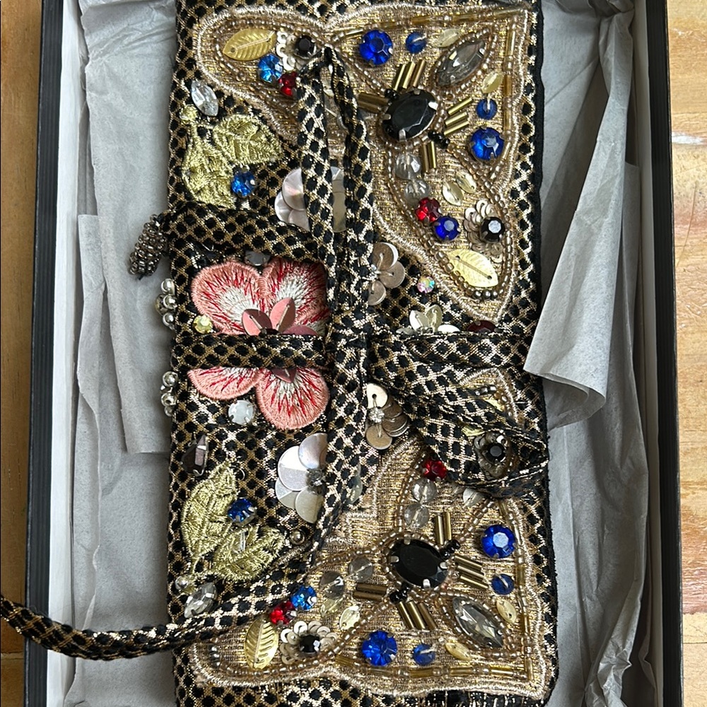 Jewelry travel case - exquisite beadwork, 2 pockets, 2 padded holders w/ snaps!